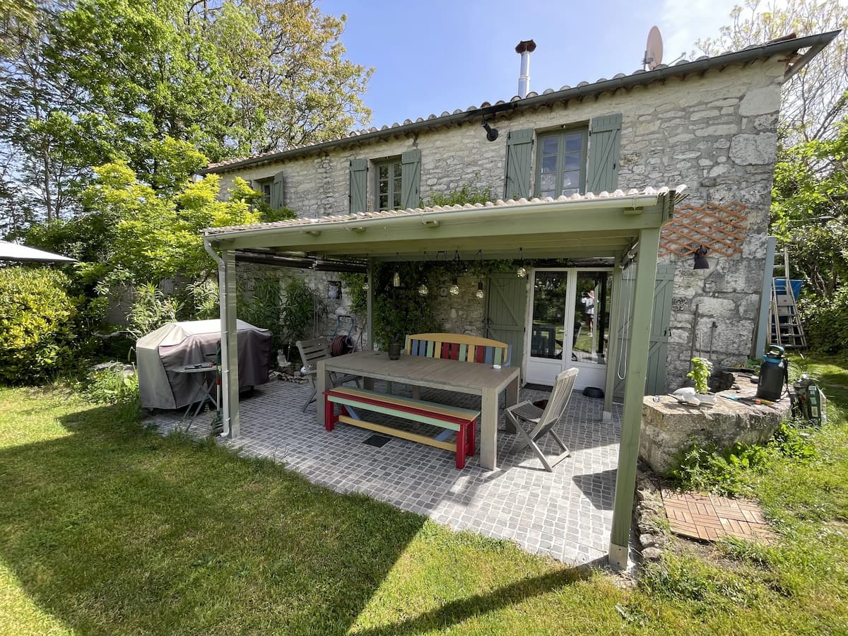 Maison de charme en pierre avec jardin