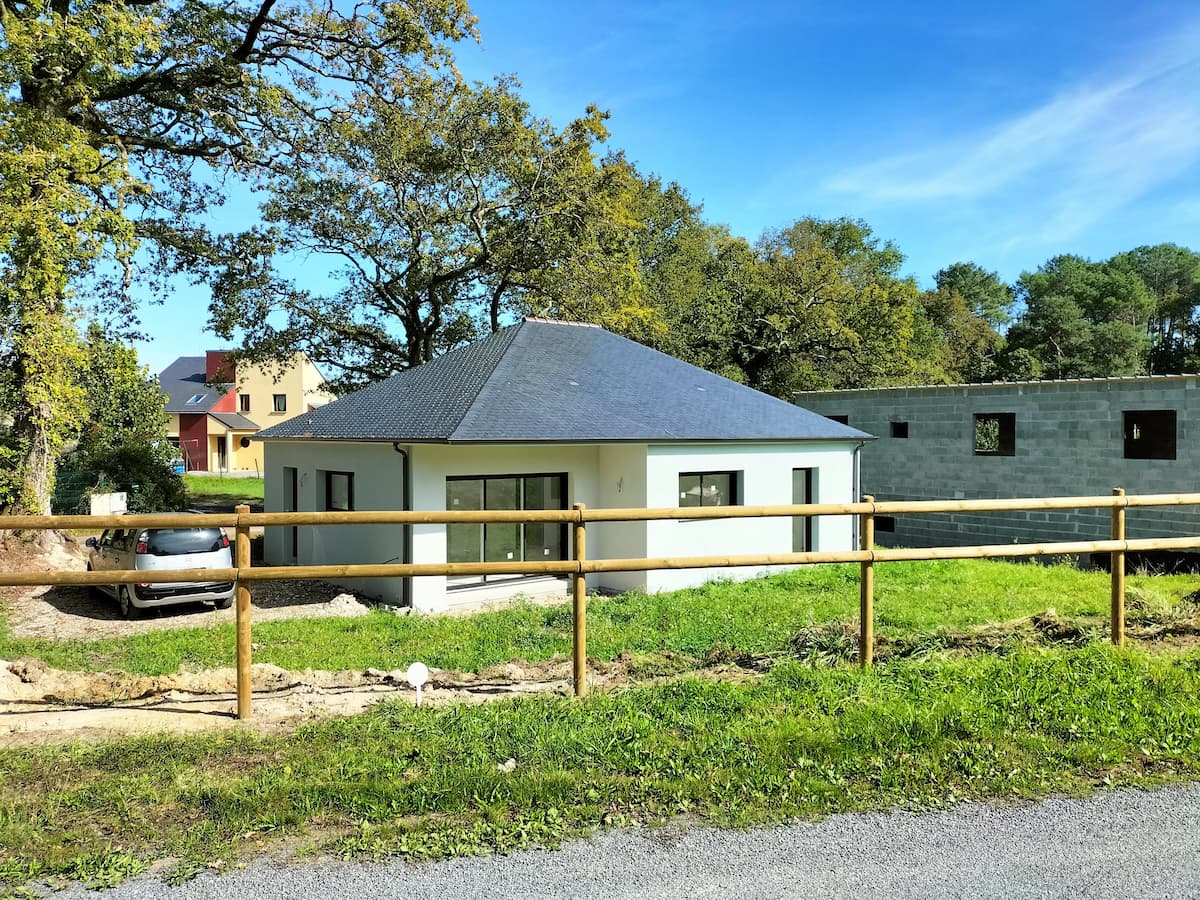 Jolie maison neuve avec jardin 