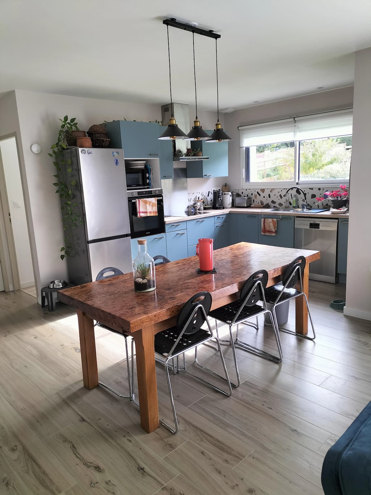 Jolie maison neuve avec jardin 